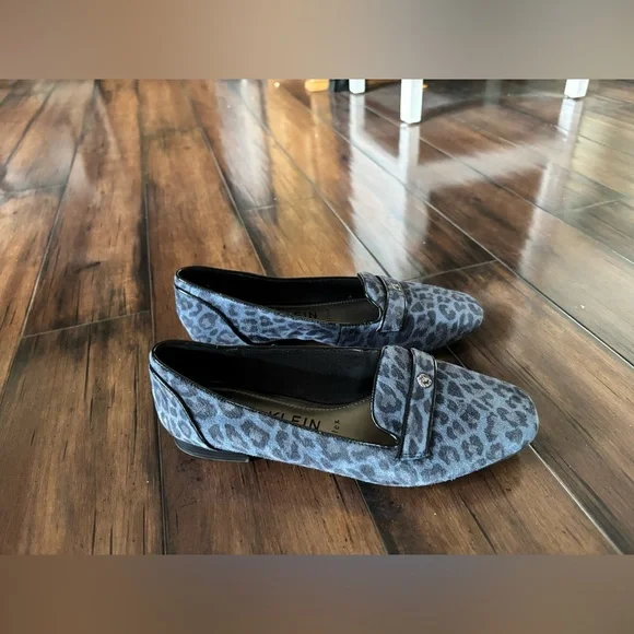 Anne Klein Flats with Sleek Design - Picture 5 of 7